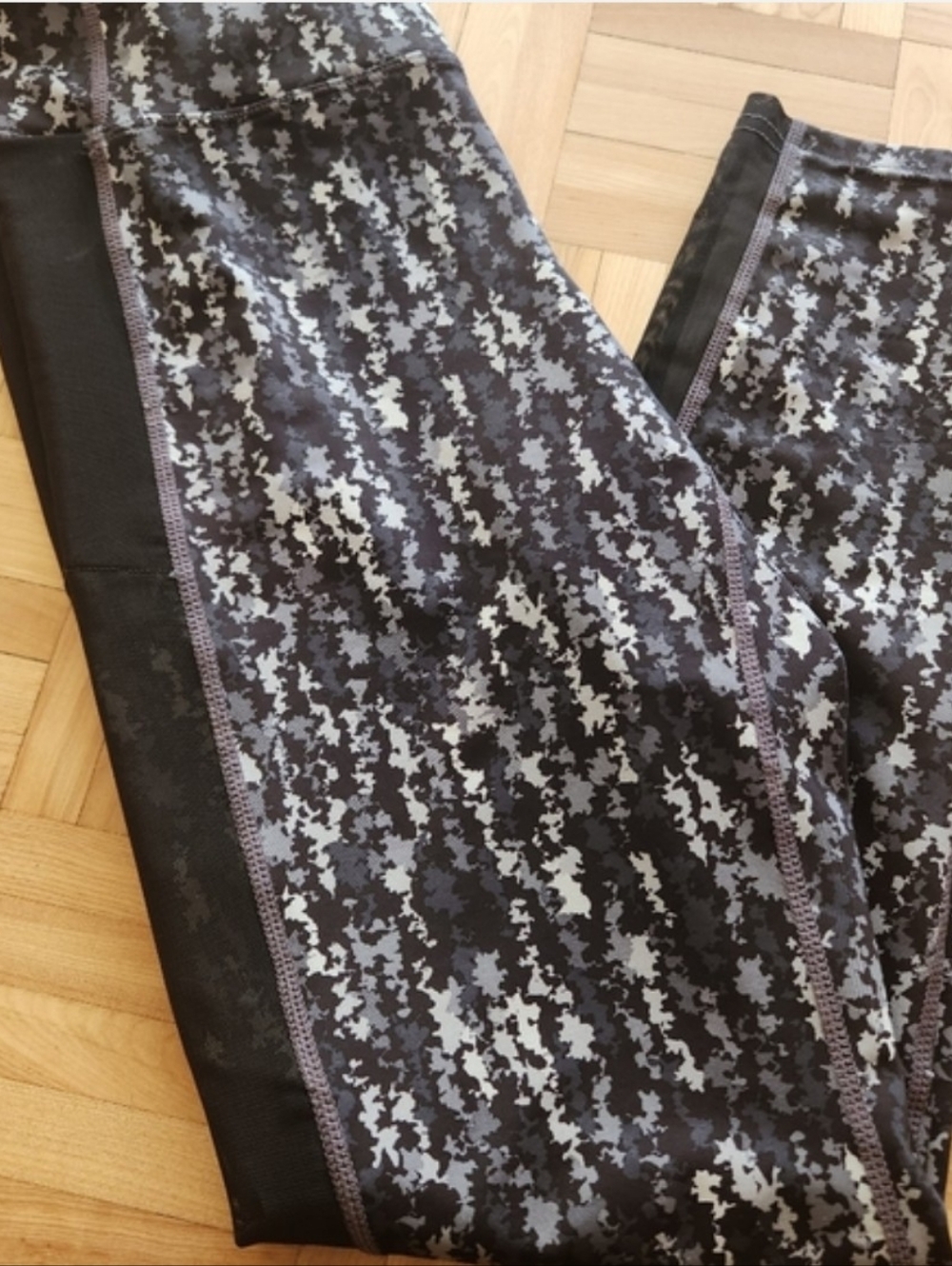 Gray & Black Camo Active Leggings